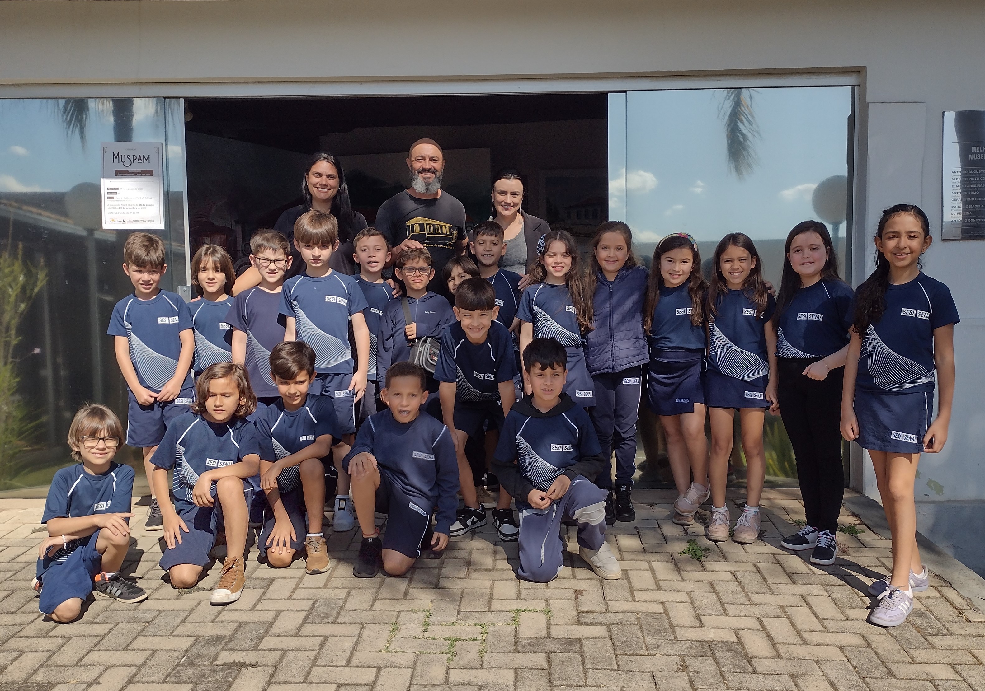 api-modulos/fotos/img/galeria_cat_culturais_490/490/13403/VISITA GUIADA POR GUSTAVO, SESI PARÁ DE MINAS, PROF. JOSIMARA, 13.08.2025 (3).jpg